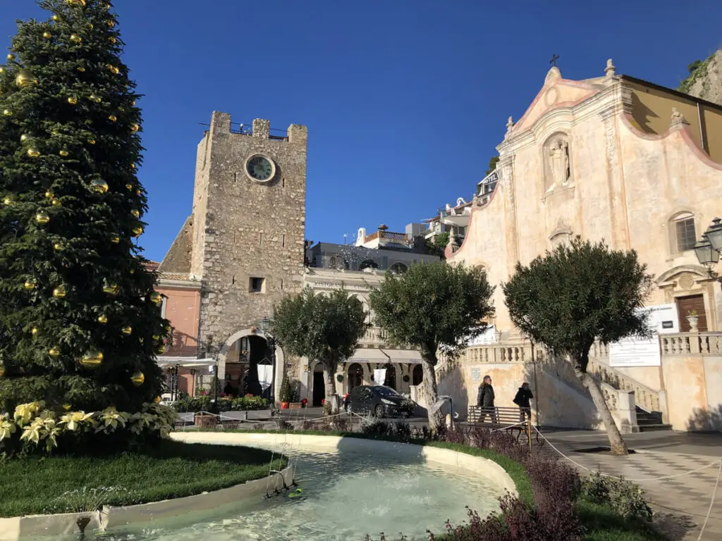 Piazza IX Aprile in Taormina