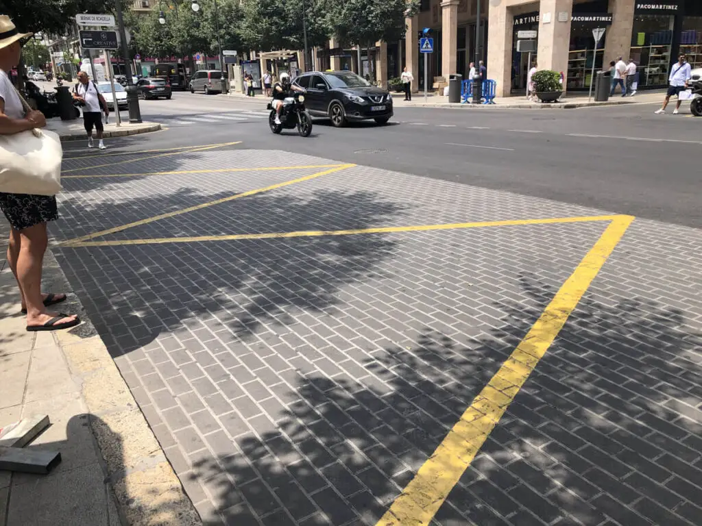 Zig zag lines temporary parking in Mallorca